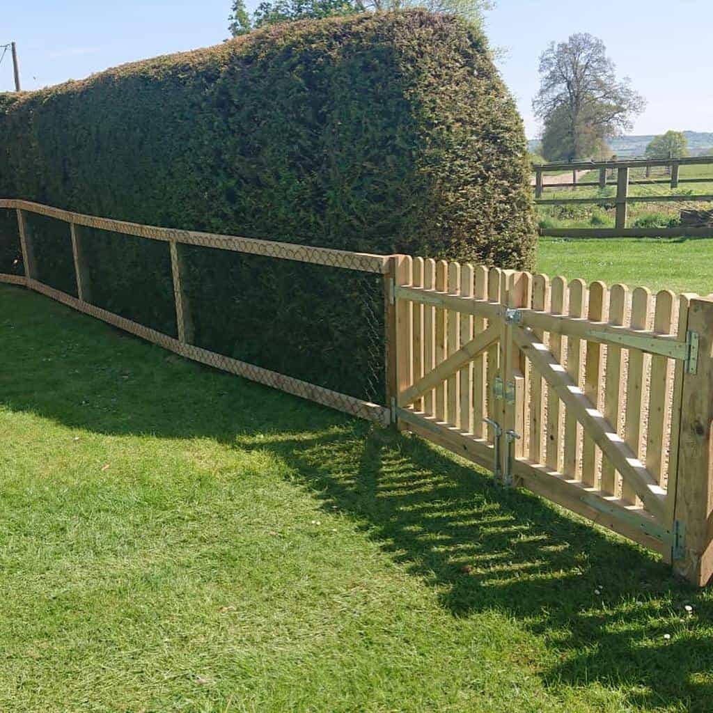 wood picket fence mesh gate garden