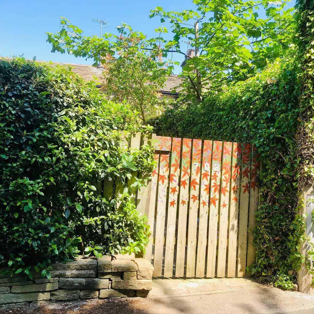 picket gate garden fence with leave artwork