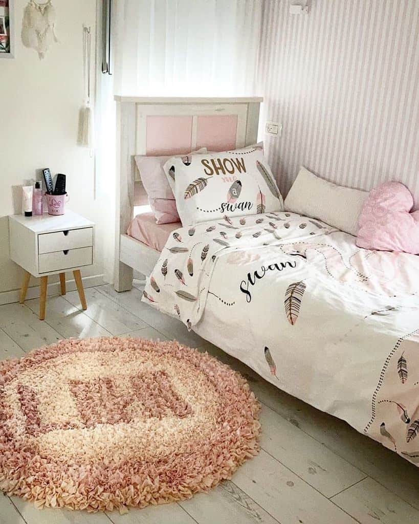 pink teen girl bedroom