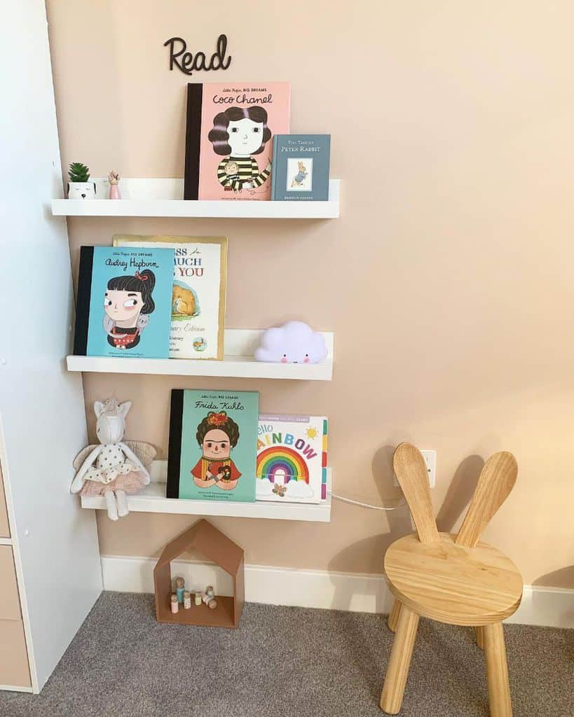 reading nook with wall shelf bookcase