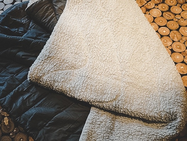 Review Rumpl Puffy Sherpa Blanket