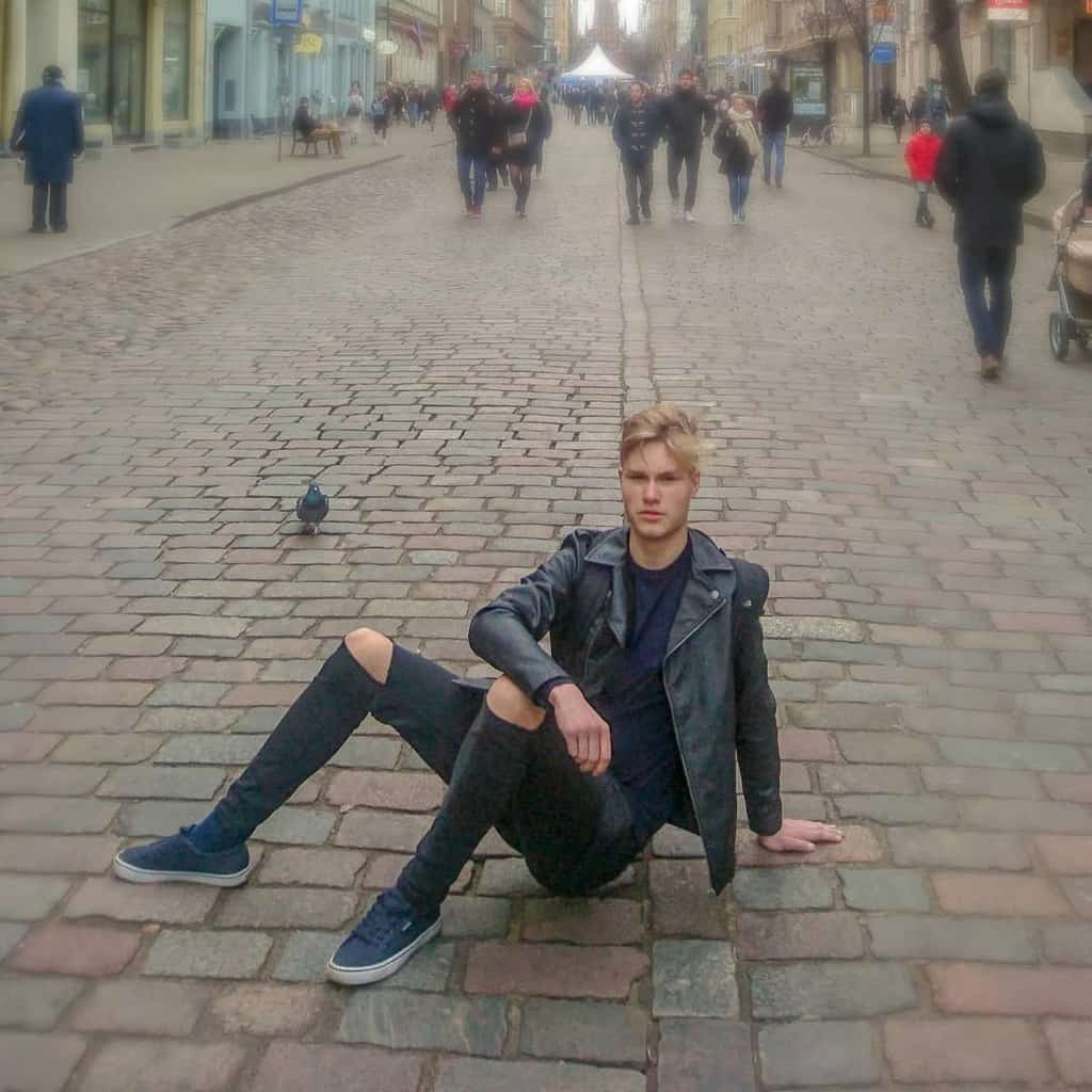 Ripped Jeans Leather Jacket Outfit