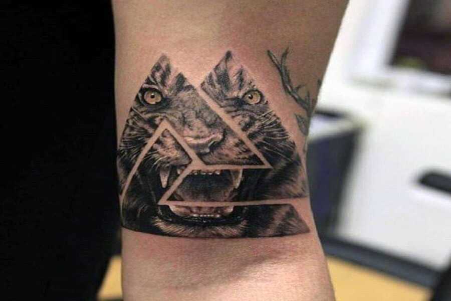 big-cat-triangle-tattoo-on-hands-for-men (1)