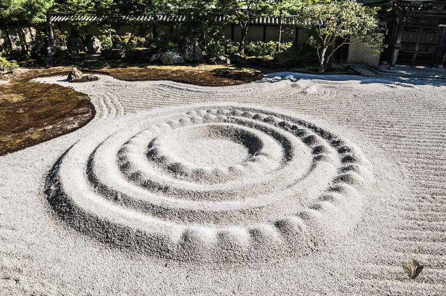 sand garden with circular shape design 