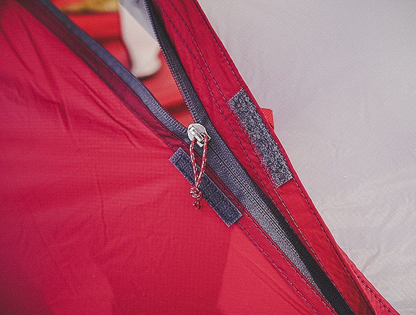 Secondary Door Zipper Closure On Msr Hubba Tour 3 Tent