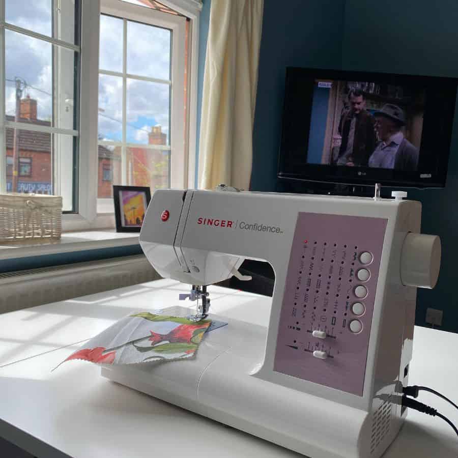 Sewing machine Singer