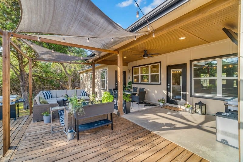 shades-enclosed-patio