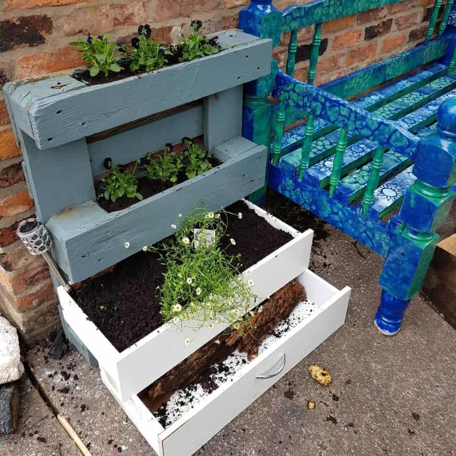 inventive pallet garden with drawers