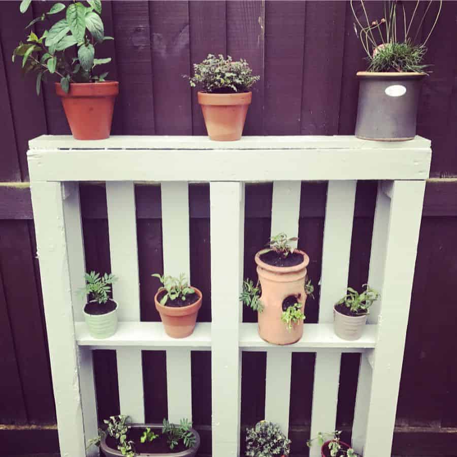 shelf and pot hanger pallet garden ideas