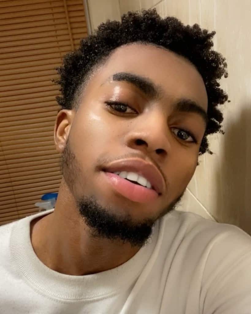 A type 3C short afro paired with a neat fade