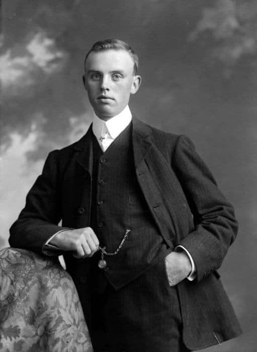 Short Length Classic Old School Mens Hair Style