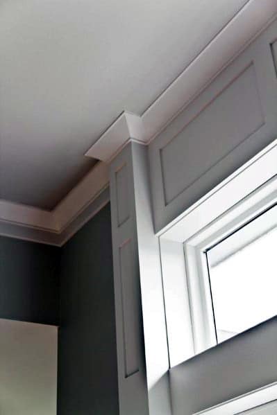 Simple and elegant crown molding with clean lines, paired with a minimalistic wall design, enhancing the room's modern aesthetic