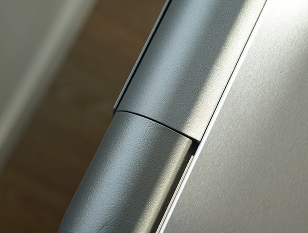 Simple Human 58 Liter Rectangular Trash Can Hinge Detail