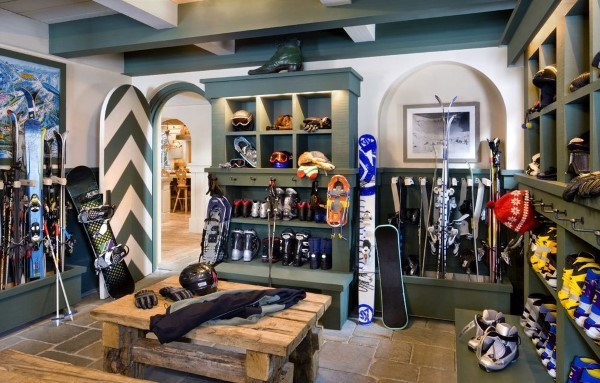ski cabin mudroom