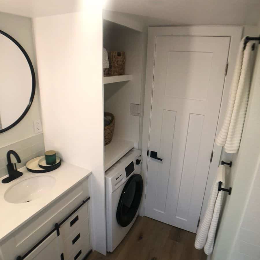 small laundry room with sink