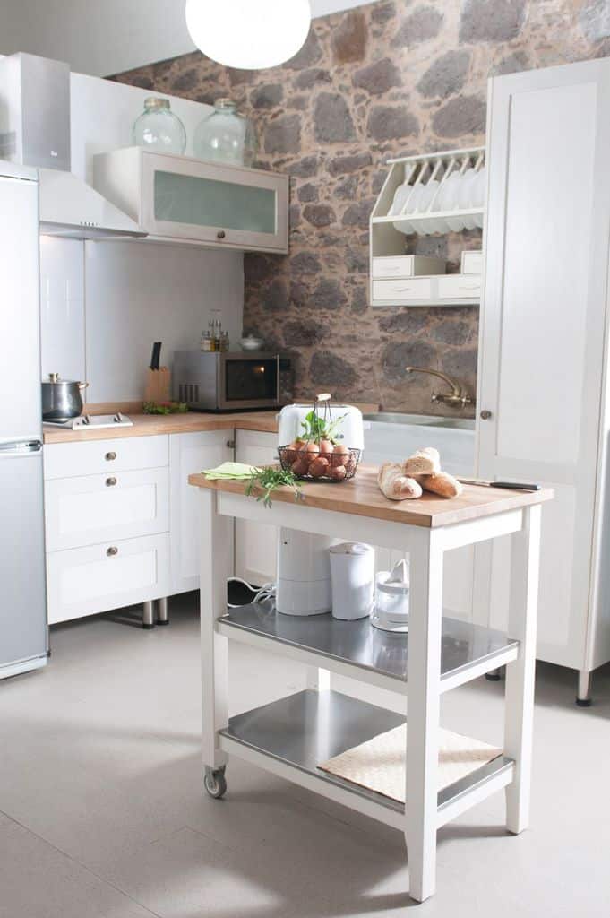 small white cabinet corner kitchen with stone backsplash