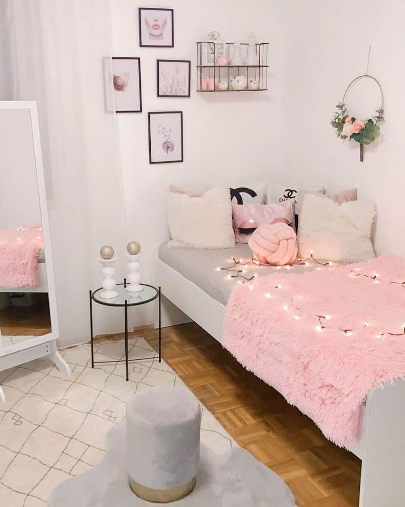 small pink teen bedroom fairy lights