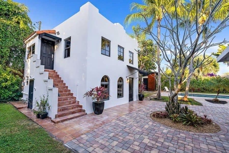 spanish bungalow with large backyard 