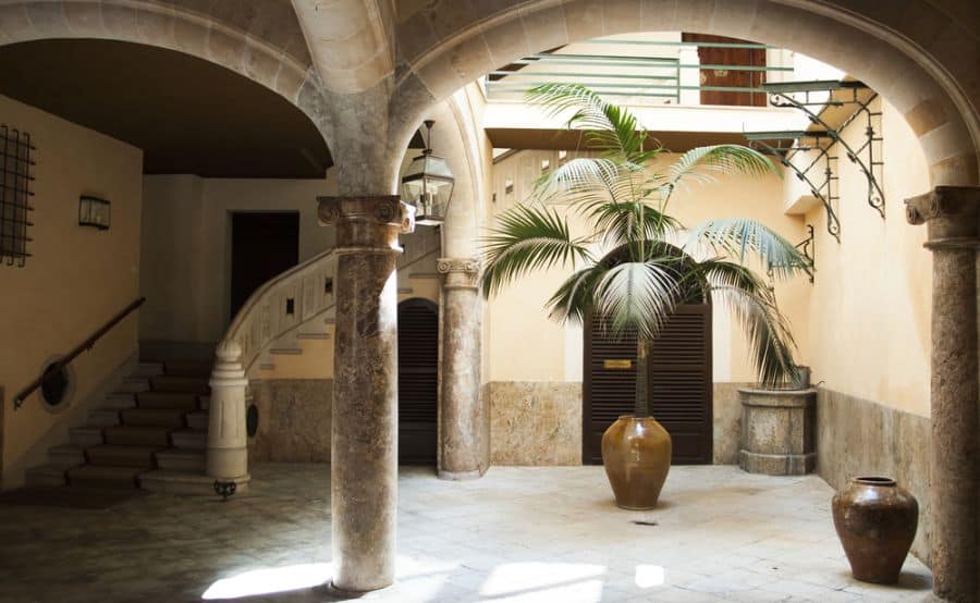 small outdoor patio spanish-style design 