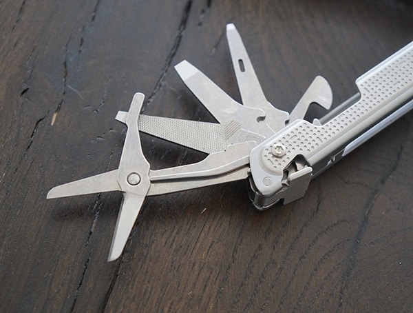 Spring Operated Scissors Leatherman Free P2 Multi Tool