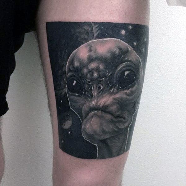 Square Alien Head Mens Thigh Tattoos