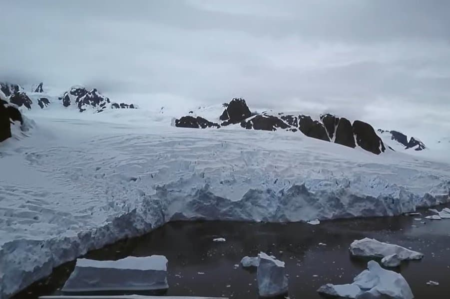 strange-and-creepy-things-found-in-ice-image-10