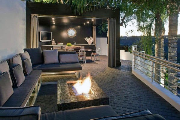 enclosed indoor deck