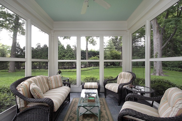 screened sun room