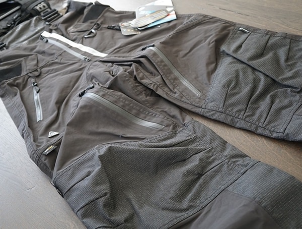 Tobe Novo Bib Lower Legs And Knees Detail