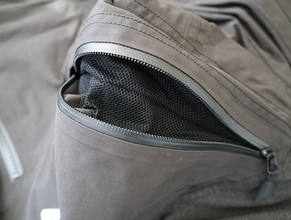 Tobe Novo Bib Waterproof Zipper Detail