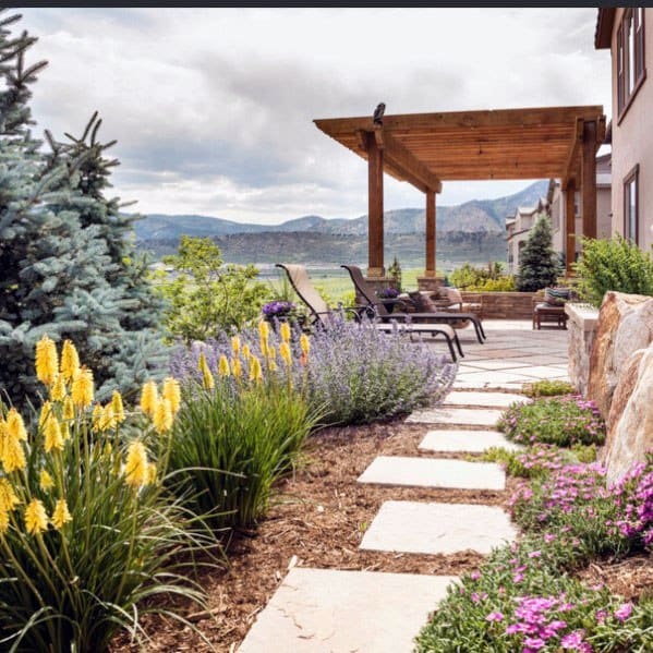 Traditional Mulch Stepping Stone Design Ideas