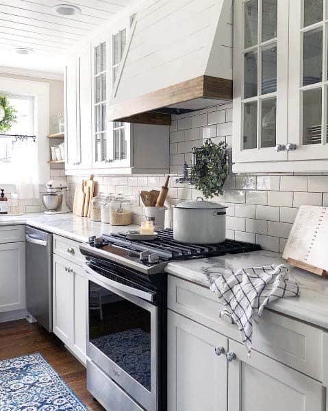 traditional white kitchen with tile backsplash