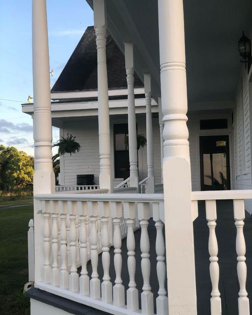 white turned baluster porch railing 