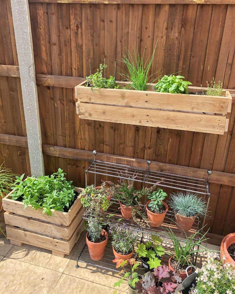 upcycled fence pallet garden 