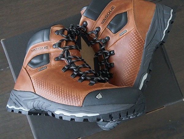 Vasque St Elias Full Grain Gore Tex Cognac Leather Hiking Boots For Guys