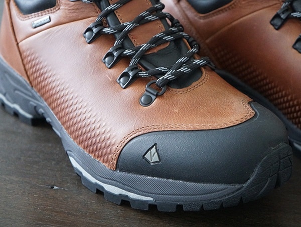 Vasque St Elias Full Grain Gore Tex Mens Boots For Hiking With Protective Rubber Toe Detail