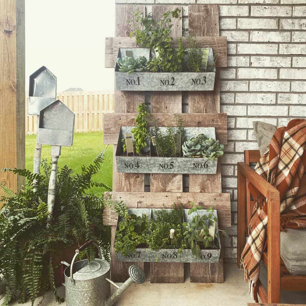 vertical pallet wood herb garden