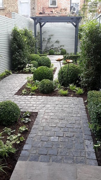 stone design backyard walkway