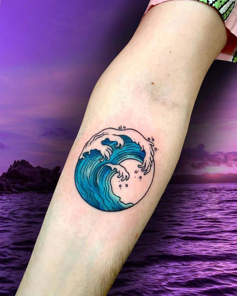 Minimalist circular tattoo of a stylized ocean wave with bold blue and white details