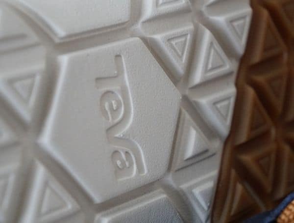 White Rubber Outsole Mens Arrowood 2 Mid Waterproof Boots