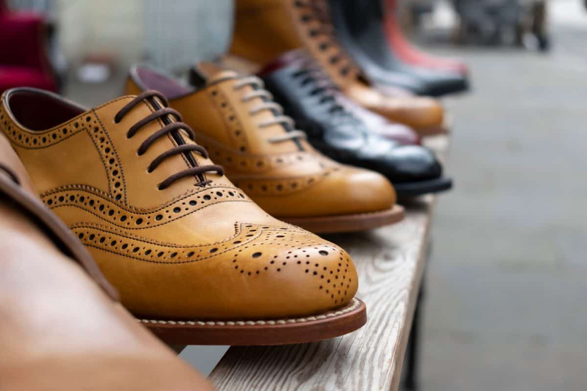 Close,Up,Of,Custom,Handmade,Full,Brogues,(wingtips),Man,Genuine