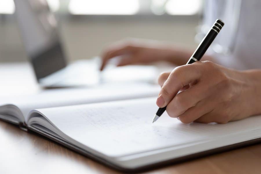 woman hand making notes
