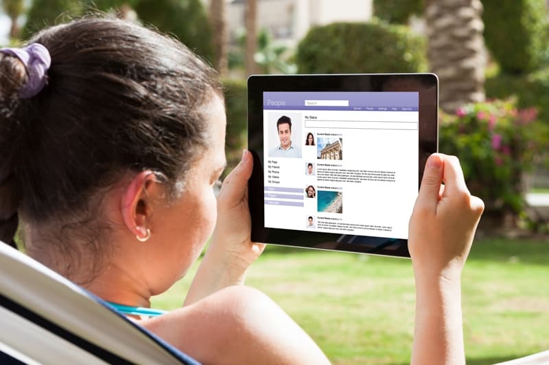 woman looking a man profile dating bio