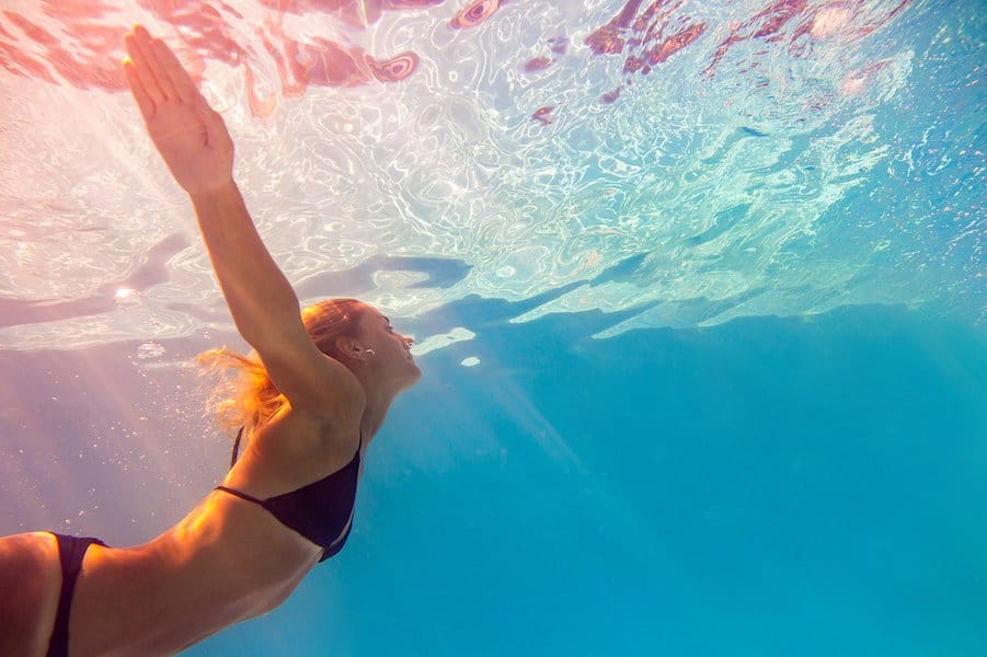 woman swimming undewater in the swimming pool