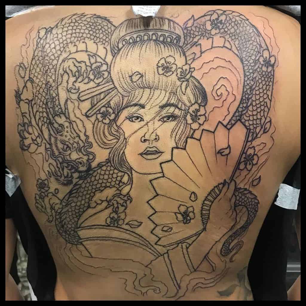 Full-back tattoo outline of a Geisha holding a fan, with intricate floral hair ornaments, a coiling dragon, swirling waves, and traditional patterns.