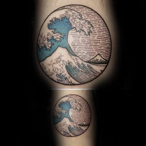 Circular tattoo of a blue wave and Mount Fuji, inspired by Hokusai's "The Great Wave"