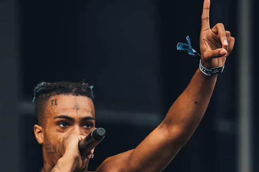 "VR" With Dots Tattoo